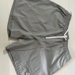 Nike Sportswear Essentials Shorts for men, medium size color gray!